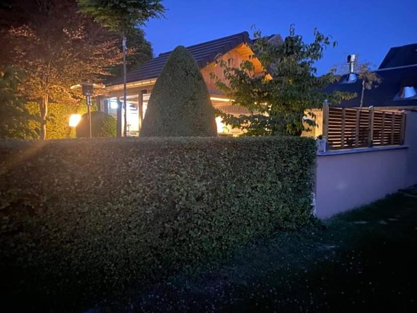 Chez Monsieur Bed & Breakfast Florenville Exterior photo